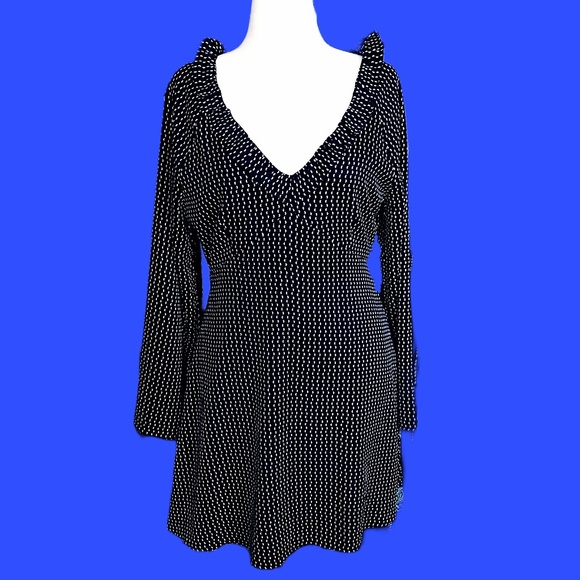 👗|•VERY J•| Black & White Dot Ruffled Deep V-neck Dress Size Large - Picture 9 of 10